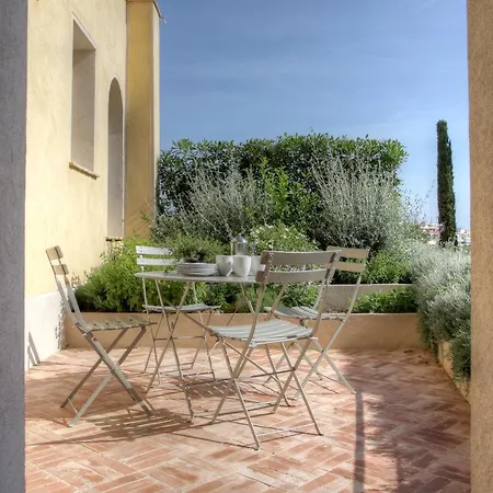 別荘 La Maison Provencale By *